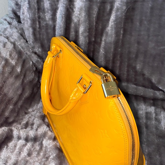 AUTHENTIC Louis Vuitton Jaune Passion Monogram Vernis Alma PM - Picture 4 of 16